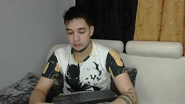 Snapshot of Theo_Lightwood chatting on November 21, 2025, 6:45 am Theo Lightwood online show from November 21, 2025, 6:45 am