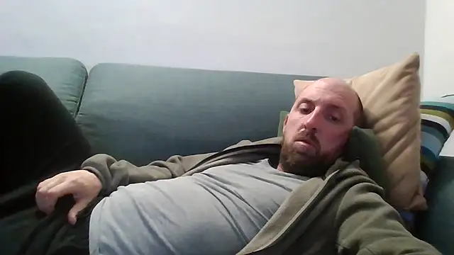 Snapshot of luca_beech88 chatting on April 10, 2026, 7:10 pm luca beech88 online show from April 10, 2026, 7:10 pm
