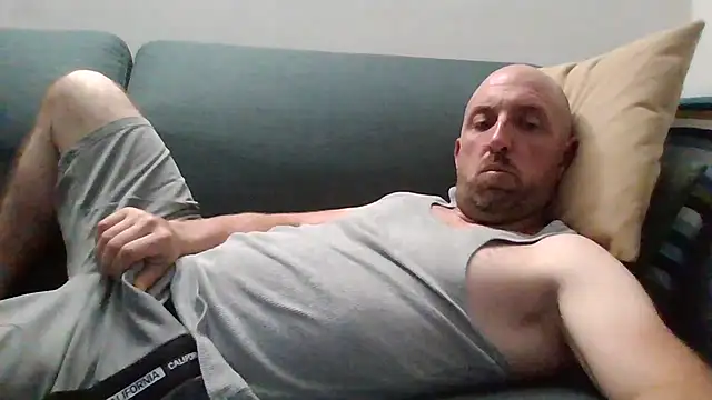 Snapshot of luca_beech88 chatting on April 29, 2026, 6:47 pm luca beech88 online show from April 29, 2026, 6:47 pm