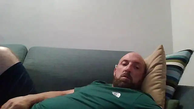 Snapshot of luca_beech88 chatting on May 17, 2026, 4:40 pm luca beech88 online show from May 17, 2026, 4:40 pm