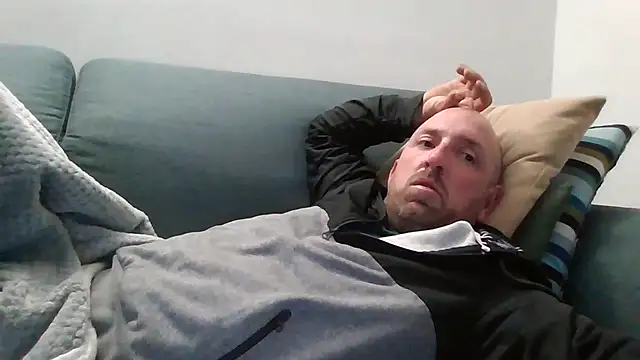Snapshot of luca_beech88 chatting on May 1, 2026, 8:47 pm luca beech88 online show from May 1, 2026, 8:47 pm