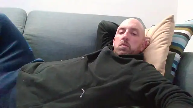 Snapshot of luca_beech88 chatting on April 14, 2026, 6:02 pm luca beech88 online show from April 14, 2026, 6:02 pm