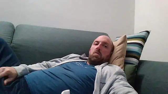 Snapshot of luca_beech88 chatting on April 22, 2026, 6:25 pm luca beech88 online show from April 22, 2026, 6:25 pm