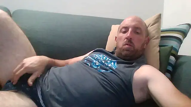 Snapshot of luca_beech88 chatting on May 4, 2026, 6:00 pm luca beech88 online show from May 4, 2026, 6:00 pm