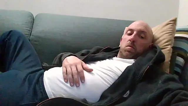 Snapshot of luca_beech88 chatting on April 13, 2026, 6:23 pm luca beech88 online show from April 13, 2026, 6:23 pm
