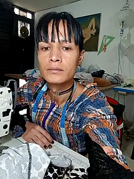 PaulinaLondra2 online show from November 13, 2025, 2:32 pm