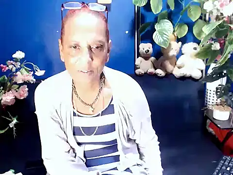 Hot queen57 online show from December 18, 2025, 4:33 pm