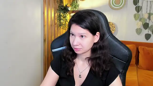 SaraDenars online show from November 13, 2025, 5:33 am