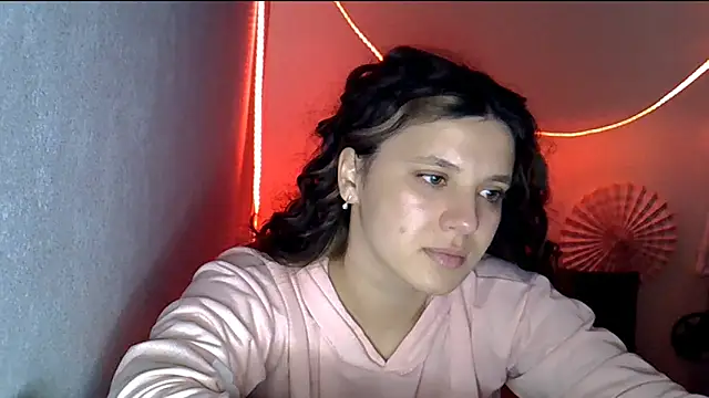 Snapshot of KiraHoney chatting on March 2, 2026, 8:16 pm KiraHoney online show from March 2, 2026, 8:16 pm