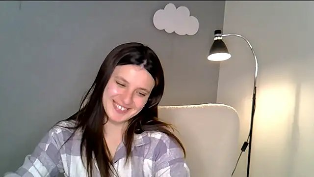 KiraHoney online show from April 15, 2026, 8:31 pm