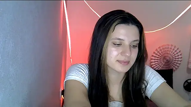 Snapshot of KiraHoney chatting on February 19, 2026, 7:33 pm KiraHoney online show from February 19, 2026, 7:33 pm