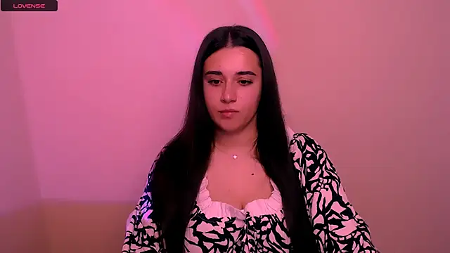 Snapshot of AlinaDoll_ chatting on November 12, 2025, 8:51 am AlinaDoll online show from November 12, 2025, 8:51 am