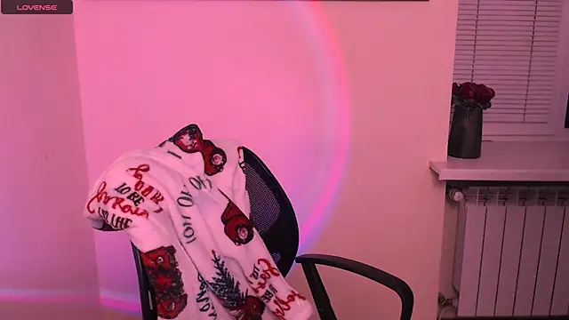 Snapshot of AlinaDoll_ chatting on November 19, 2025, 8:14 am AlinaDoll online show from November 19, 2025, 8:14 am