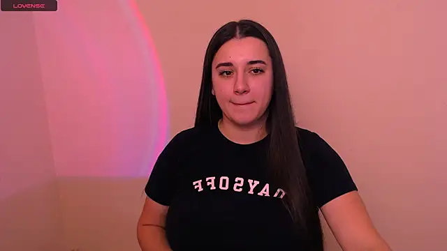 Snapshot of AlinaDoll_ chatting on February 4, 2026, 8:31 am AlinaDoll online show from February 4, 2026, 8:31 am