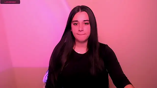 Snapshot of AlinaDoll_ chatting on November 17, 2025, 8:40 am AlinaDoll online show from November 17, 2025, 8:40 am