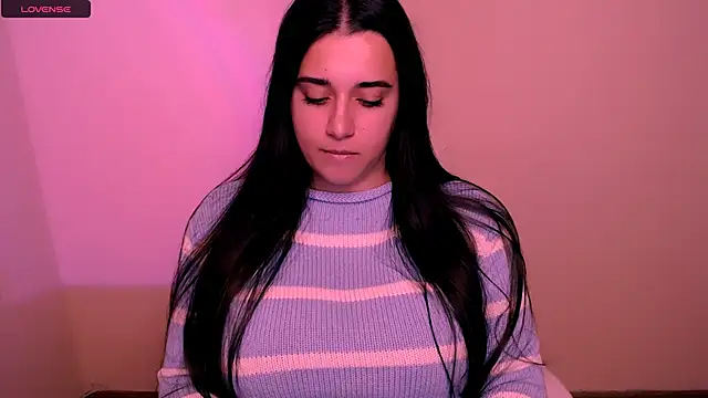 Snapshot of AlinaDoll_ chatting on November 7, 2025, 8:30 am AlinaDoll online show from November 7, 2025, 8:30 am