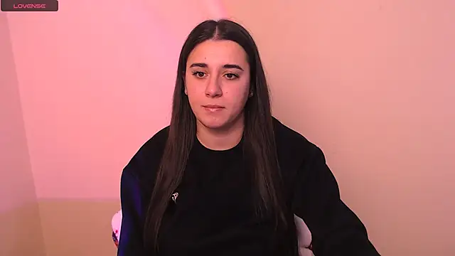 Snapshot of AlinaDoll_ chatting on February 6, 2026, 8:21 am AlinaDoll online show from February 6, 2026, 8:21 am