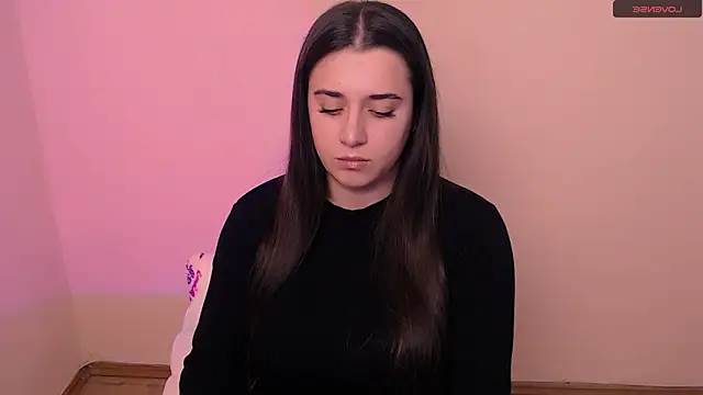 Snapshot of AlinaDoll_ chatting on March 2, 2026, 8:43 am AlinaDoll online show from March 2, 2026, 8:43 am