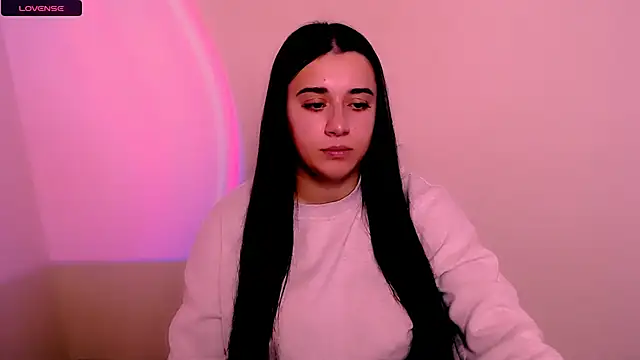 Snapshot of AlinaDoll_ chatting on November 25, 2025, 8:25 am AlinaDoll online show from November 25, 2025, 8:25 am