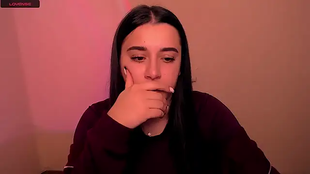 Snapshot of AlinaDoll_ chatting on December 18, 2025, 8:19 am AlinaDoll online show from December 18, 2025, 8:19 am