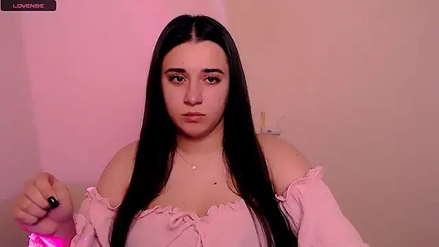 Snapshot of AlinaDoll_ chatting on January 8, 2026, 8:31 am AlinaDoll online show from January 8, 2026, 8:31 am