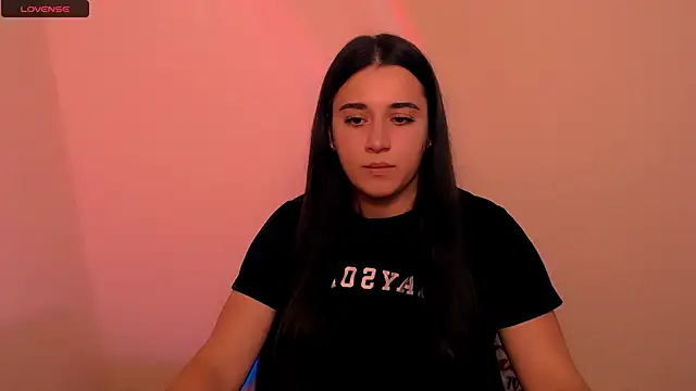 Snapshot of AlinaDoll_ chatting on December 2, 2025, 7:43 am AlinaDoll online show from December 2, 2025, 7:43 am