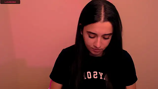 Snapshot of AlinaDoll_ chatting on December 22, 2025, 8:25 am AlinaDoll online show from December 22, 2025, 8:25 am