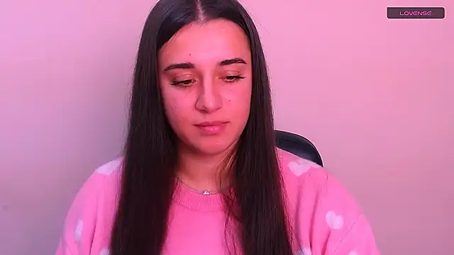 Snapshot of AlinaDoll_ chatting on November 21, 2025, 9:30 am AlinaDoll online show from November 21, 2025, 9:30 am