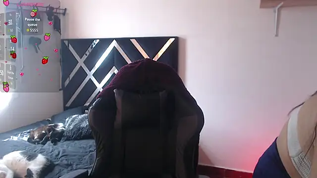 Zooee 01 online show from November 29, 2025, 2:17 pm