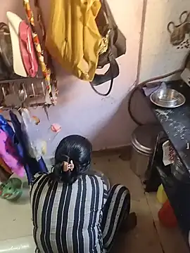 Snapshot of Lailamajnu1996 chatting on February 13, 2026, 4:45 am Lailamajnu1996 online show from February 13, 2026, 4:45 am