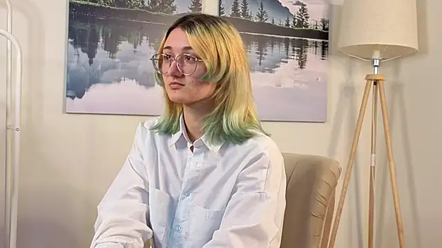 JoannieDrissel online show from November 4, 2025, 10:52 am