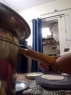 Mathi cam online show from December 3, 2025, 1:54 pm