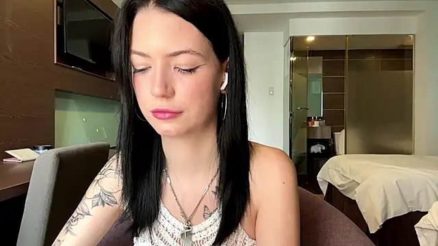 Snapshot of KimberlyMaring chatting on November 4, 2025, 8:40 am KimberlyMaring online show from November 4, 2025, 8:40 am