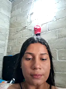 lapicarona18 online show from November 21, 2025, 1:43 pm