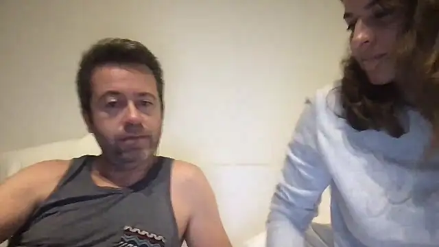 Snapshot of pia_couple chatting on November 12, 2025, 8:23 pm pia couple online show from November 12, 2025, 8:23 pm