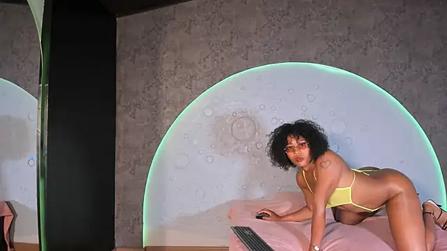 Snapshot of Shanelsmith chatting on February 19, 2026, 10:18 pm Shanelsmith online show from February 19, 2026, 10:18 pm