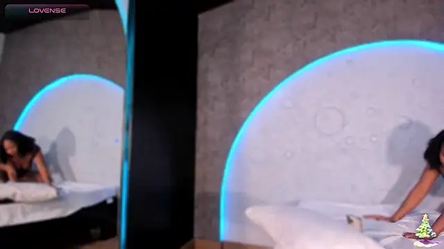 Snapshot of Shanelsmith chatting on February 9, 2026, 10:19 pm Shanelsmith online show from February 9, 2026, 10:19 pm