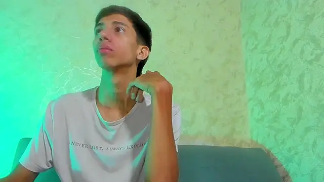 Snapshot of lucian_davii chatting on November 14, 2025, 12:20 pm lucian davii online show from November 14, 2025, 12:20 pm