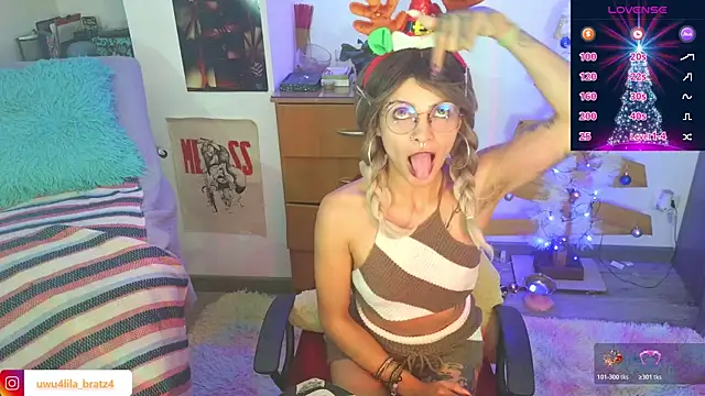 Snapshot of Lila_bratzz chatting on December 21, 2025, 11:49 pm Lila bratzz online show from December 21, 2025, 11:49 pm