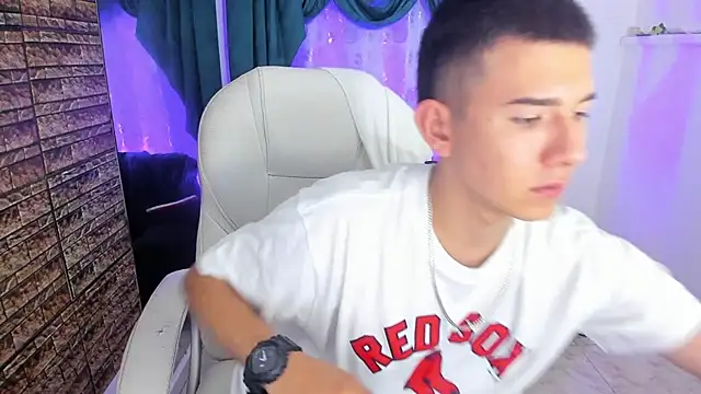 Snapshot of Aleck_Boy chatting on November 13, 2025, 7:18 pm Aleck Boy online show from November 13, 2025, 7:18 pm