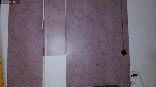 lauxury  online show from December 18, 2025, 3:44 am