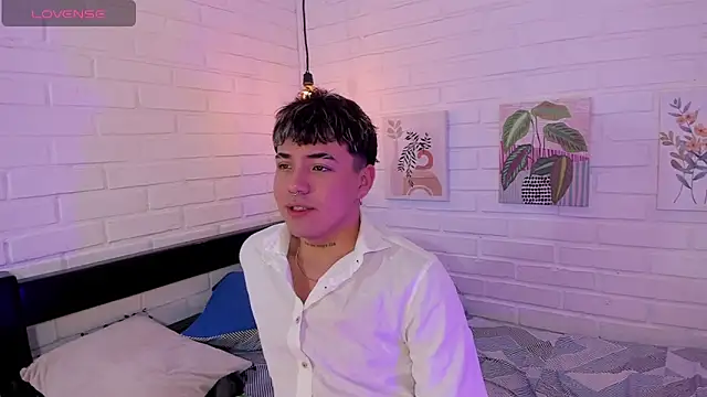 Sweet Dust online show from November 25, 2025, 12:38 pm