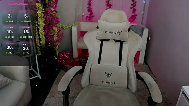 Snapshot of Hanako_Rey chatting on December 18, 2025, 1:37 pm Hanako Rey online show from December 18, 2025, 1:37 pm