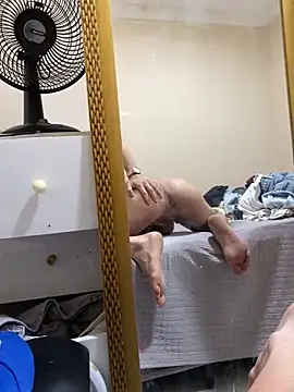 garoto19sex online show from November 5, 2025, 3:37 pm