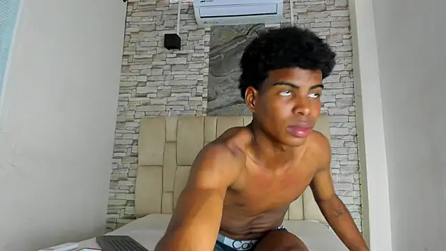 XAVI LEE online show from November 19, 2025, 8:09 pm