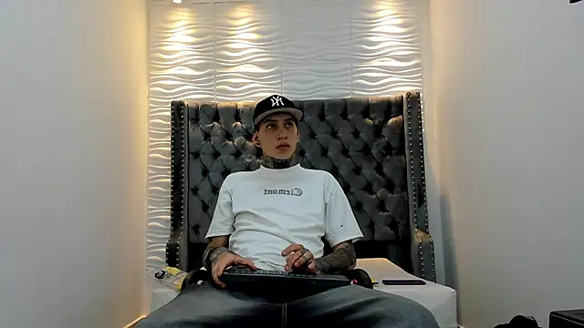 DANTE ARMSTRONG online show from December 22, 2025, 3:50 am