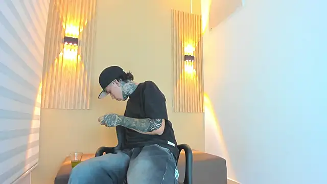 DANTE ARMSTRONG online show from December 15, 2025, 3:56 am