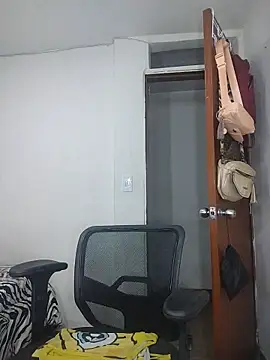 Snapshot of sharon-D chatting on November 11, 2025, 10:37 pm sharon-D online show from November 11, 2025, 10:37 pm