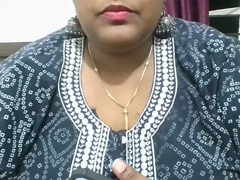 Snapshot of hootypriya chatting on February 25, 2026, 5:02 pm hootypriya online show from February 25, 2026, 5:02 pm