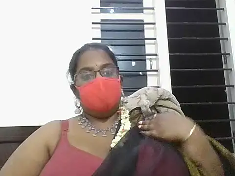 Snapshot of hootypriya chatting on February 18, 2026, 5:53 pm hootypriya online show from February 18, 2026, 5:53 pm